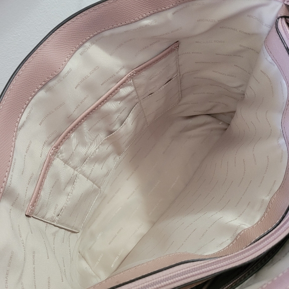 MICHAEL KORS Voyager Tote - Picture 5 of 5